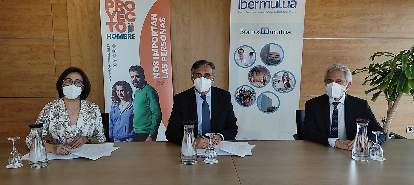 Firma convenio entre Ibermutua y Proyecto Hombre