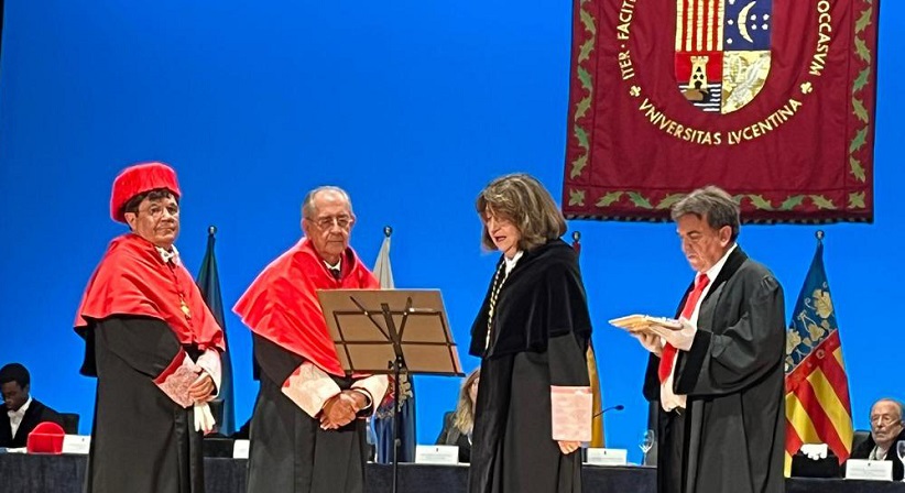 Juan Roca Guillamón, presidente de Ibermutua, investido como Doctor honoris causa por la Universidad de Alicante
