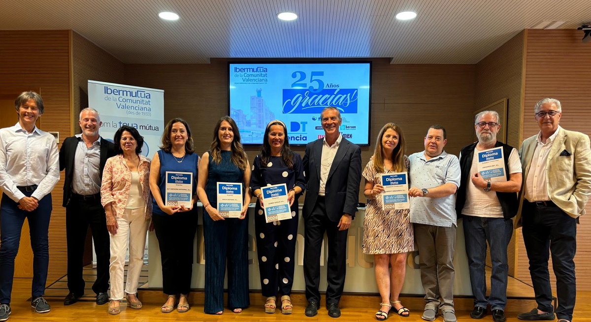 Acto de reconocimiento a las empresas con más de 25 años de colaboración